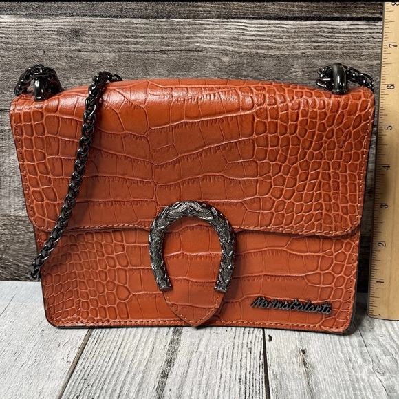 Elegant Brown Croc-Embossed Crossbody Bag - Picture 6 of 8